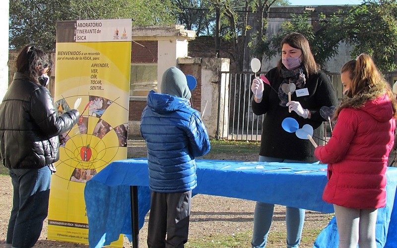 L.I.F. (Laboratorio Itinerante de Física): un espacio de co-elaboración de recursos entre la Universidad y la Escuela